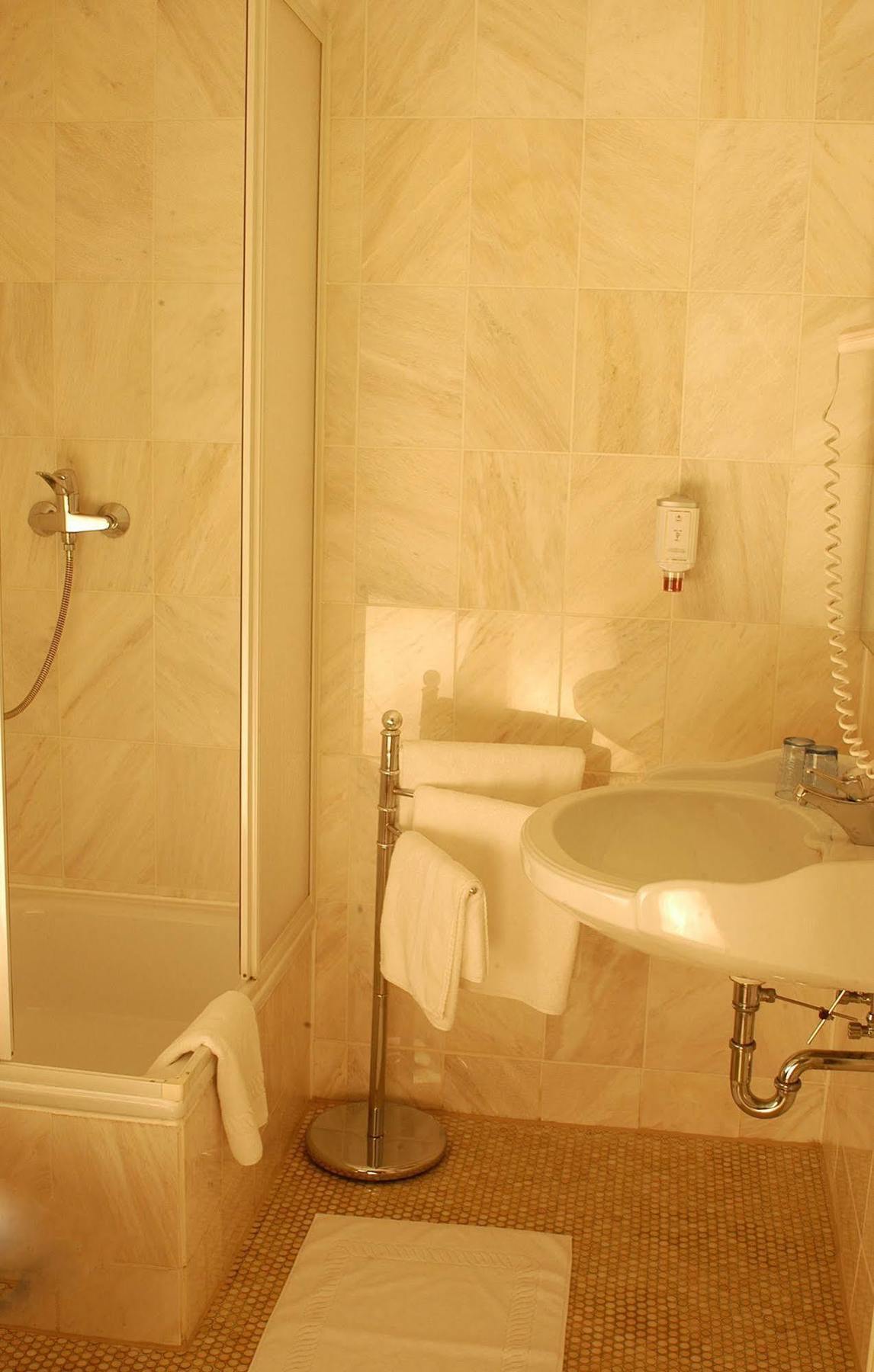 Landgasthof Und Hotel Weisser Lowe Eckental Екстер'єр фото